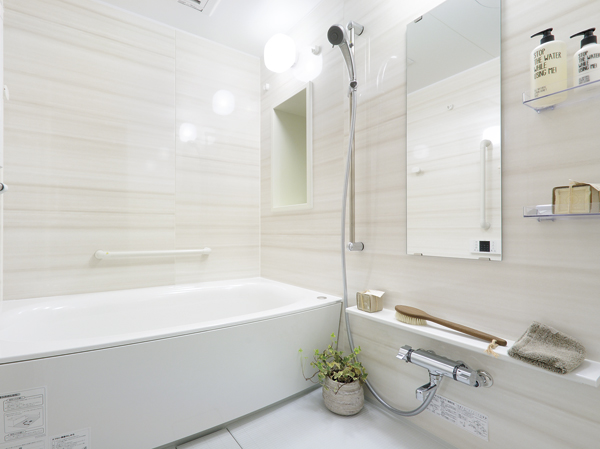 Directions to the model room (a word from the person in charge)