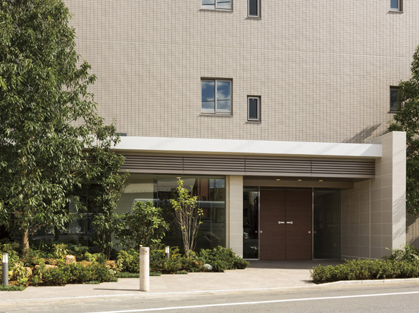 Shared facilities. Entrance appearance