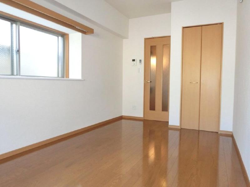 Other. Is a bay window of the corner room unique