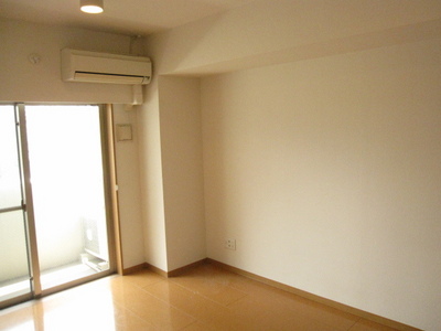 Living and room. Also with air conditioning