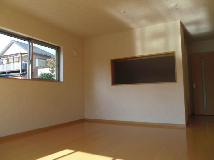 Living. Was building completed. Such as the actual image from per yang, We have to wait all the time so you can see directly.