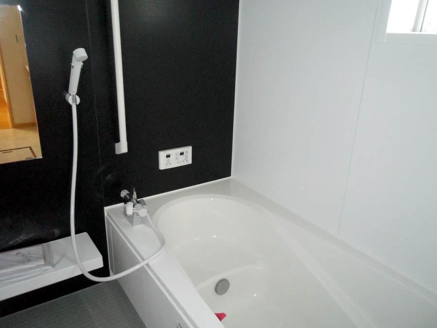 Bathroom. Was building completed. Such as the actual image from per yang, We have to wait all the time so you can see directly.