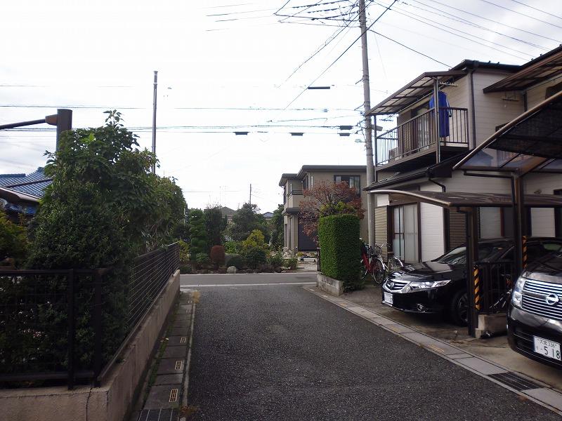 Local photos, including front road. Local (10 May 2013) Shooting