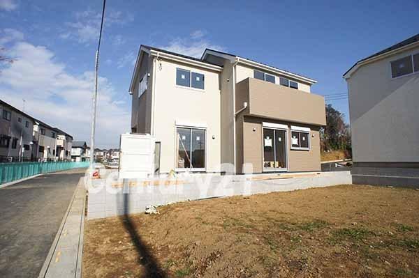 Local appearance photo. Building 2