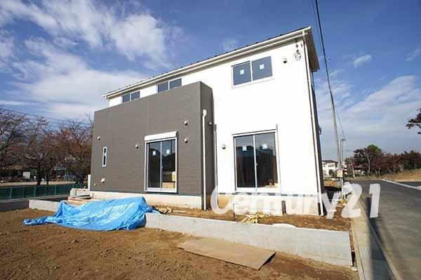 Local appearance photo. Building 3