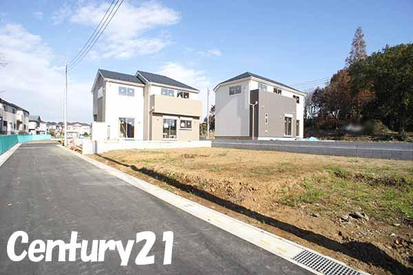 Local photos, including front road. 11 / 28 shooting