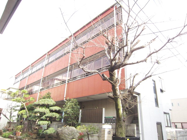 Building appearance. This quiet location