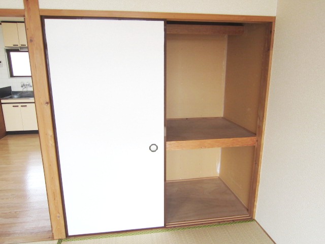 Receipt. Storage abundant closet type