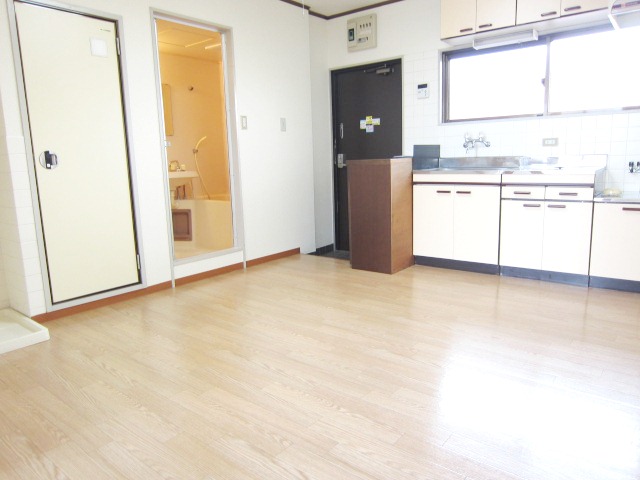 Living and room. 8 Pledge of spacious dining