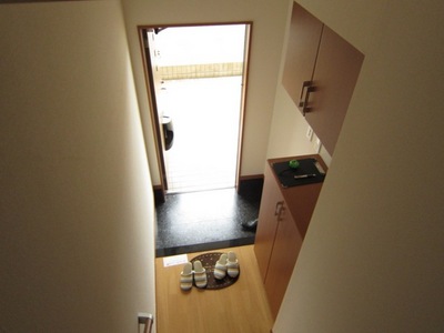 Entrance. Entrance with large shoe box