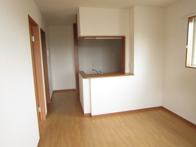 Living and room. Easy-to-use face-to-face in the kitchen