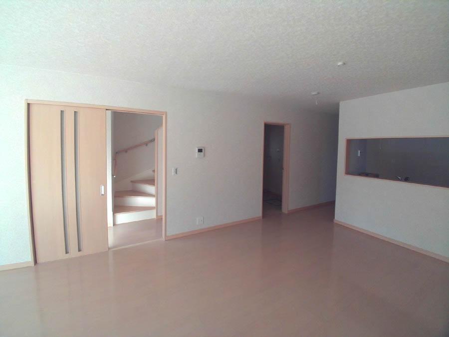 Living. Was building completed. Such as the actual image from per yang, We have to wait all the time so you can see directly.