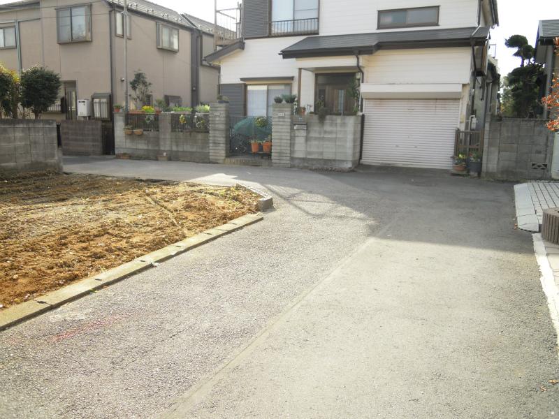 Local photos, including front road. Local (12 May 2013) Shooting