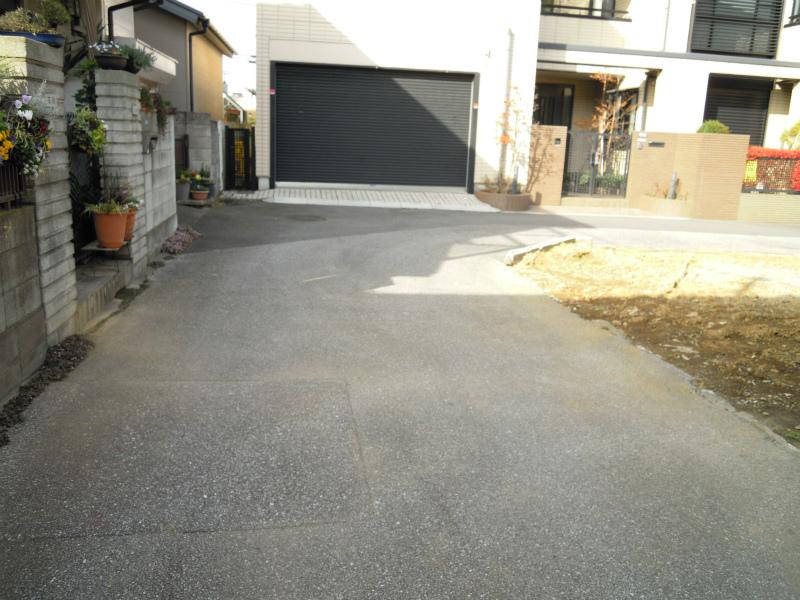 Local photos, including front road. Local (12 May 2013) Shooting