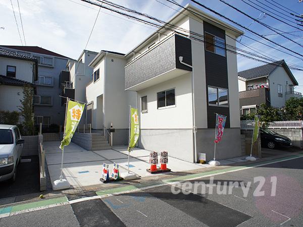 Local appearance photo. Building 2