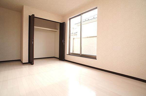 Non-living room. 1 Building