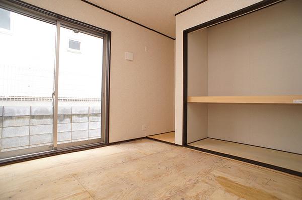 Non-living room. 1 Building