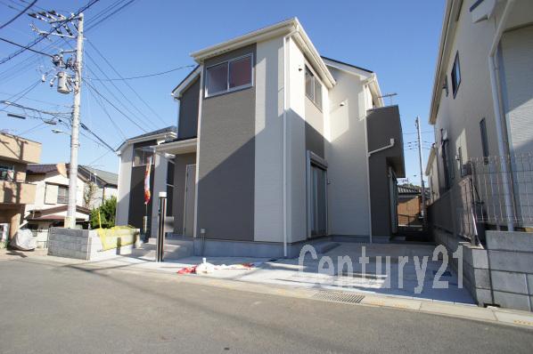 Local appearance photo. Building 2