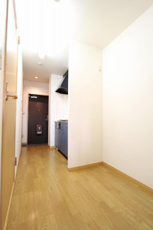 Kitchen. Kitchen next to space refrigerator ・ Also installation-friendly rack of range, etc.