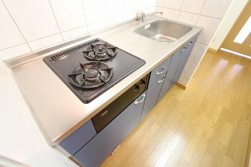 Kitchen. Spacious kitchen Sink also widely washing is also a breeze
