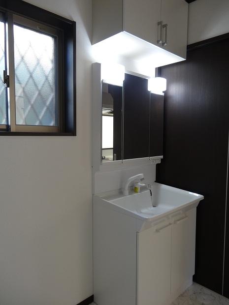 Wash basin, toilet. Indoor (11 May 2013) Shooting