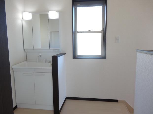 Wash basin, toilet. Indoor (11 May 2013) Shooting