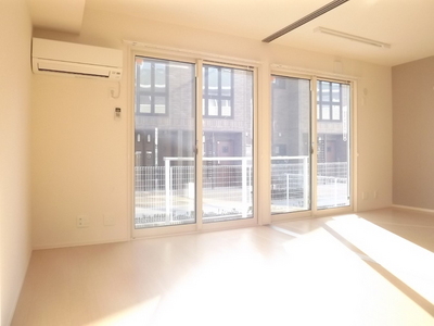 Living and room. ☆ Bright living room ☆