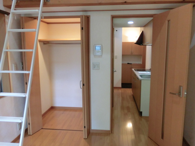 Receipt. Popular walk-in closet in women.