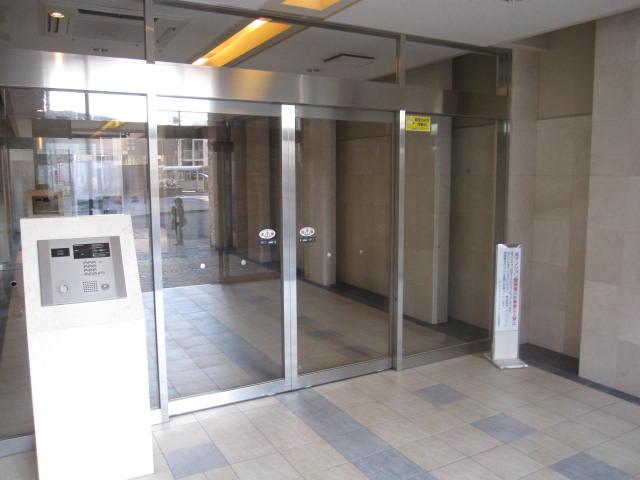 Entrance. Common areas