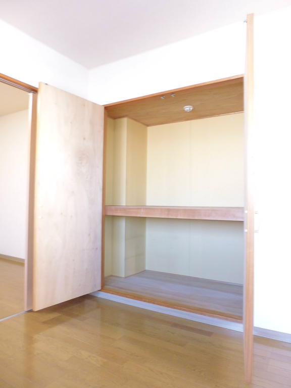 Receipt. Storage space of the living room