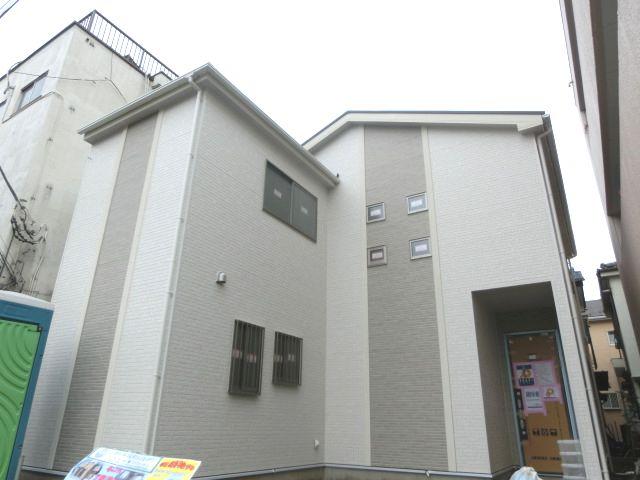 Local appearance photo. Local (12 May 2013) Shooting