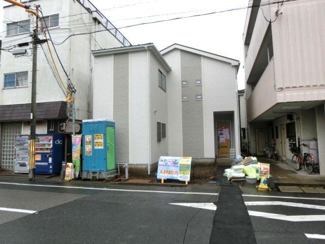 Local photos, including front road. Local (12 May 2013) Shooting