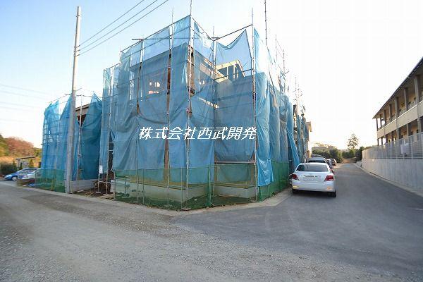 Local photos, including front road. Local (12 May 2013) Shooting A Building