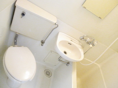 Bath. Is clean is a simple three-point unit bus