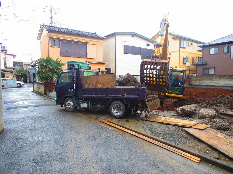 Local photos, including front road. Local (12 May 2013) Shooting