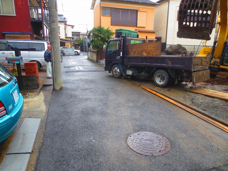 Local photos, including front road. Local (12 May 2013) Shooting