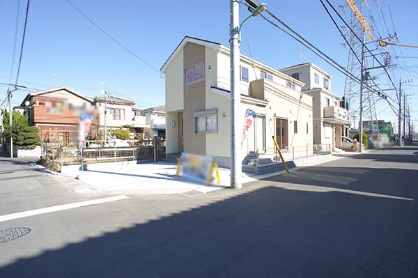 Local photos, including front road. Carefree child-rearing in a quiet residential area