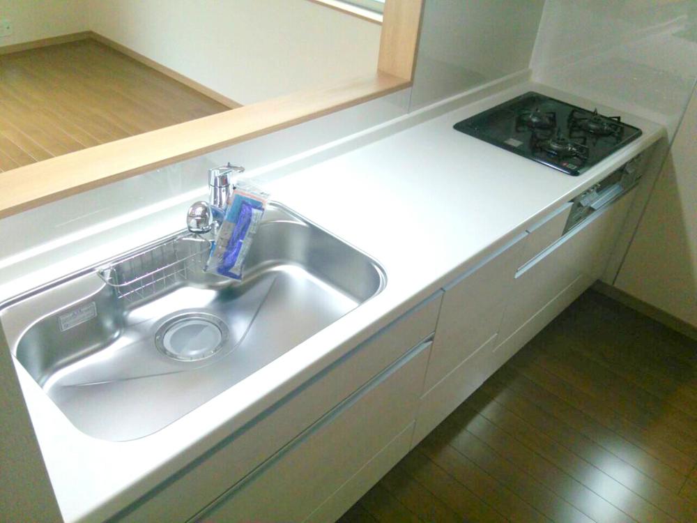 Glad spacious kitchen to mom