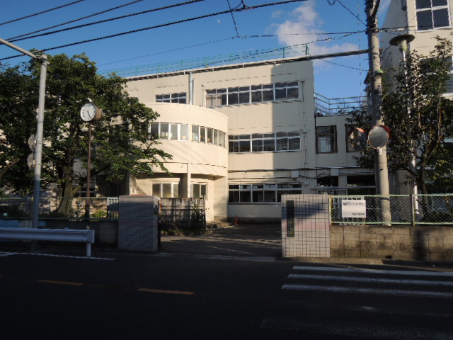 Junior high school. Saiwainami 1040m until junior high school (junior high school)