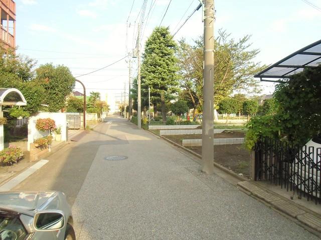 Local photos, including front road. Local (October 3, 2013) Shooting