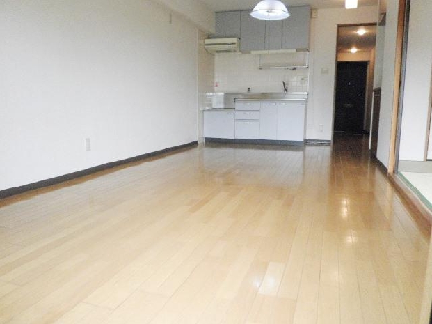 Living and room. Separate reference is a picture