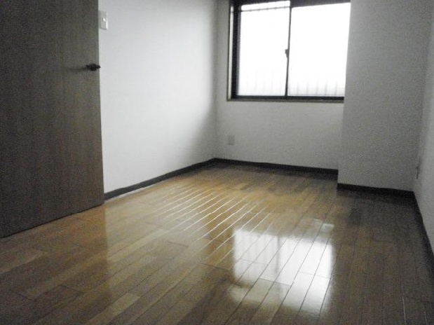 Living and room. Separate reference is a picture