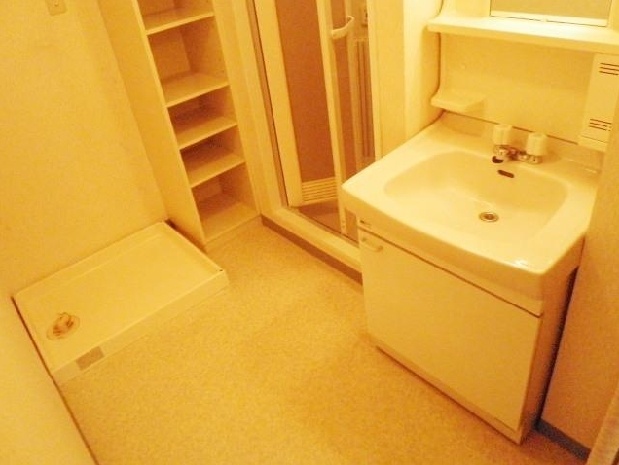 Washroom. Separate reference is a picture