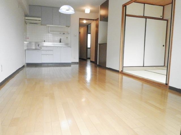 Living and room. Separate reference is a picture