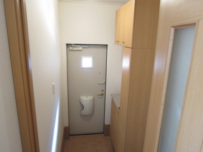 Entrance. Yes shoe box