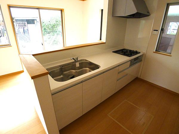 Kitchen. Face-to-face kitchen where you can enjoy a conversation with your family, even while cooking Indoor (10 May 2013) Shooting