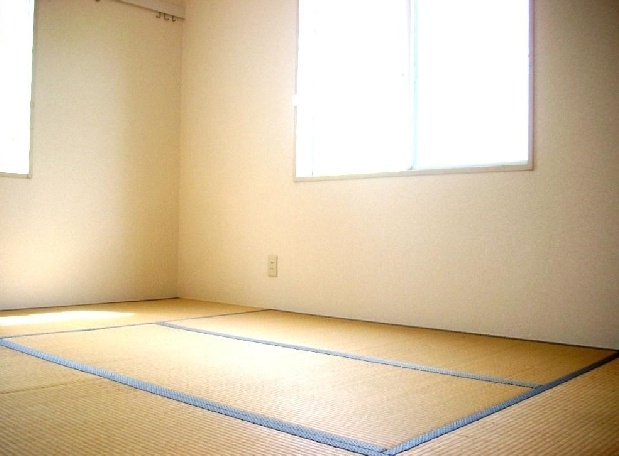 Living and room. Separate reference is a picture