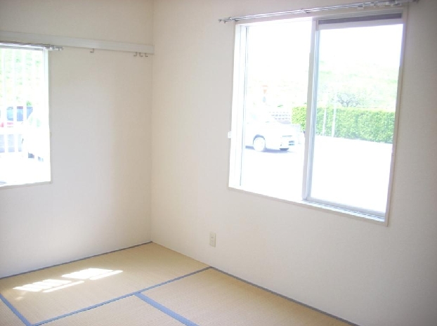 Living and room. Separate reference is a picture