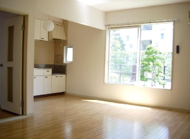 Living and room. Separate reference is a picture