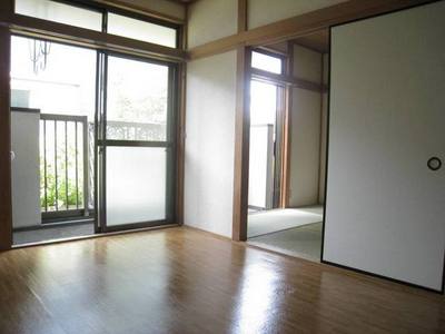 Living and room. Also available by connecting the Western and Japanese-style